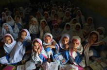 De jeunes élèves dans leur salle de classe à Mingora, ville pakistanaise du district de Swat, le 18 septembre 2018
