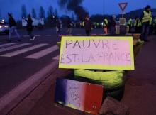Protestation de "gilets jaunes" à Longevilles-Les-Saint-Avold, (est de la France), le 15 décembre 2018
