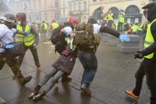 Affrontements entre forces de l'ordre et "gilets jaunes" à Bordeaux, le 8 décembre 2018