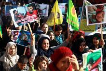 Des Kurdes syriens manifestent dimanche 20 janvier 2019 à Qamichli, dans le nord-est de la Syrie, contre "l'occupation turque" d'Afrine, une région du nord-ouest syrien où Ankara avait lancé une offen