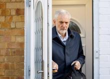Le dirigeant du Parti travailliste Jeremy Corbyn quitte son domicile de Londres le 14 janvier 2019.