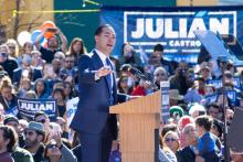 Julian Castro annonce devant ses partisans sa candidature à la présidentielle américaine, le 12 janvier 2019 à San Antonio