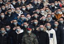 Des conscrits sud-coréens au garde à vous lors de leur entrée dans le service militaire à Nonsan le 14 janvier 2019