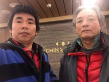 Photo fournie le 14 janvier 2019 par le dissident chinois Yan Kefen (g) le montrant avec Liu Xinglian (d) à l'aéroport de Taoyuan, à Taïwan