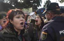 Des féministes manifestent contre le parti d'extrême droite Vox le 15 janvier 2019 à Séville, en Espagne