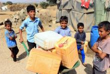 Des enfants yéménites ayant fui les combats à Hodeida, dans un camp de déplacés situé dans la province de Hajjah le 16 janvier 2019.