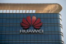 Deux employés de Huawei ont été sanctionnés pour avoir publié les voeux de l'entreprise sur Twitter via un iPhone du grand rival, l'américain Apple