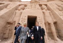 Le président de la République Emmanuel Macron visite aux côtés de son épouse Brigitte le temple d'Abu Simbel dans le sud de l'Egypte le 27 janvier 2019