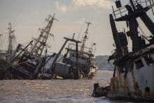 Des vieux bateaux abandonnés dans le port de Montevideo, le 23 mai 2018 en Uruguay