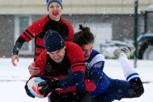 Des joueurs de "rugby sur neige" à Zelenograd, dans la banlieue de Moscou, le 19 janvier 2019