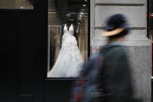 Une robe de mariée, photographiée dans une boutique de New York le 19 novembre.