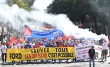 Des employés de l'usine Ford de Blanquefort manifestent contre la fermeture du site, le 22 septembre 2018 à Bordeaux