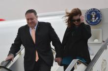 Le secrétaire d'Etat Mike Pompeo et son épouse Susan arrivent à Amman, au début d'une tournée régionale du chef de la diplomatie américaine pour rassurer sur la stratégie des Etats-Unis, le 8 janvier 