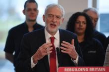 Le chef des Travaillistes, Jeremy Corbyn, donne un discours sur le Brexit dans une usine à Wakefield, dans le nord de l'Angleterre, le 10 janvier 2019