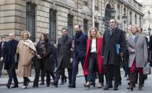 Les ministres traversent la rue pour se rendre à l'Elysée pour le premier conseil de l'année, le 4 janvier 2019