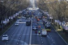 La police espagnole intervient pour déloger les taxis bloquant le Paseo de la Castellana à Madrid le 28 janvier 2019