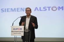 Le PDG d'Alstom, Henri Poupart-Lafarge, annonce à la presse le projet de fusion de son entreprise avec l'allemand Siemens le 27 septembre 2017 à Paris