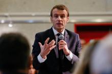Le président Emmanuel Macron répond aux questions lors d'une rencontre avec des citoyens à Bourg-de-Peage, le 24 janvier 2019