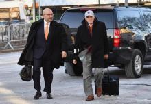 L'un des avocats d'El Chapo, Eduardo Balarezo, arrive mercredi au tribunal fédéral de Brooklyn, pour les plaidoiries finales dans le procès du narcotrafiquant mexicain "El Chapo"