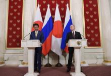Le Premier ministre japonais Shinzo Abe et le président russe Vladimir Poutine à Vladivostok (Russie) le 10 septembre 2018.