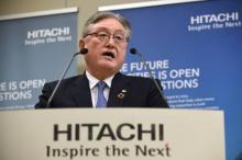 Le président du géant industriel japonais Hitachi, toshiaki Higashihara, lors d'une conférence de presse, le 17 décembre 2018 à Tokyo