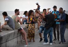 Des musiciens cubains jouent sur le Malecon de La Havane, le 23 janvier 2019
