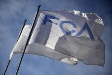 Les drapeaux de Fiat Chrysler Automobiles (FCA) à Turin le 13 janvier 2017