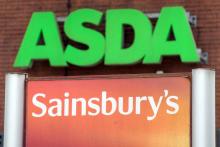 Le gendarme de la concurrence britannique s'inquiète d'une fusion entre les chaînes de supermarchés Sainsbury's et Asda