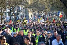 Des "gilets jaunes" manifestent à Bordeaux, le 16 février 2019