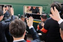 Photo de l'agence officielle nord-coréenne KCNA montrant le leader nord-coréen Kim Jong Un quittant la gare de Pékin au terme d'une visite officielle, le 27 mars 2018