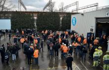 Des salariés de l'aciérie d'Ascoval à Saint-Saulve (Nord), le 19 décembre 2018, après la validation par le Tribunal de grande instance de Strasbourg du plan de cession de l'entreprise au groupe Altifo