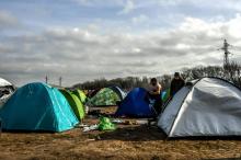 Des migrants installés non loin du site de l'ancienne Jungle, le 18 février 2019 à Calais