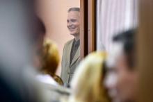 Le Danois Dennis Christensen, Témoin de Jéhovah accusé d'extrémisme, arrive au tribunal de la ville russe d'Orel le 6 février 2019