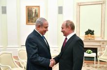 Le président russe Vladimir Poutine (D) et le Premier ministre israélien Benjamin Netanyahu (G) lors d'une rencontre le 11 juillet 2018 à Moscou