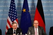 Le ministre allemand de l'Economie, Peter Altmaier (d), et le secrétaire-adjoint américain à l'Energie Dan Brouillette (g) lors d'une presse conférence conjointe le 12 février 2019 au ministère de l'E