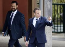 Le président Emmanuel Macron et Alexandre Benalla, le 12 avril 2018 à Berd'huis, dans l'Orne