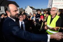 Le Premier ministre Edouard Philippe rencontre des "gilets jaunes" à Saint-Hernin le 15 février 2019