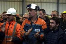 Des ouvriers de l'acierie Ascoval à Saint-Saulve (près de Valenciennes) le 19 décembre 2018, lors de l'annonce de la reprise par Altifort