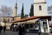 Des fidèles musulmanes se dirigent vers la mosquée Eski, à Komotini, dans le nord de la Grèce, le 4 février 2019