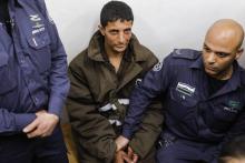 Arafat Irfaiya (C), un Palestinien accusé du meurtre d'une jeune Israélienne, présenté à un tribunal de Jérusalem le 11 février 2019