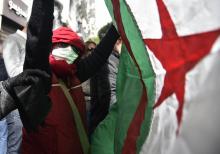 Des étudiants algériens hostiles à la réélection du président Abdelaziz Bouteflika à un quatrième mandat, le 6 avril 2014 à Tizi-Ouzou, à l'est d'Alger