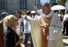 L'Archevêque du Puy-en-Velay Luc Crépy lors d'une messe le 15 août 2016 au Puy-en-Velay
