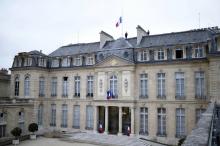 Un collaborateur d'Emmanuel Macron a été suspendu de ses fonctions pendant deux semaines puis muté à des fonctions administratives à l'Elysée après avoir agressé un manifestant à Paris le 1er-Mai