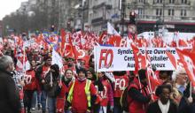 La manifestation des fonctionnaires à l'appel de FO devant les Invalides à Paris le 7 février 2019