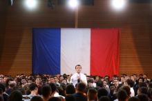 Le président Emmanuel Macron parle au cours du'une réunion du grand débat national à Étang-sur-Arroux (Saône-et-Loire) le 7 février 2019