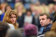 Emmanuel Macron en plein débat avec une assemblée de femmes le 28 février 2019 à Pessac