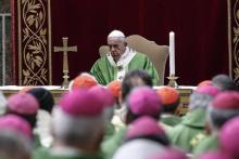 Le pape François prend part à une prière au troisième jour du sommet sur les abus sexuels commis par le clergé, le 23 février 2019 au Vatican