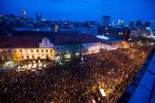 Des milliers de Slovaques rassemblés à Bratislava à l'occasion du premier anniversaire de l'assassinat d'un journaliste enquêtant sur des affaires de corruption, le 21 février 2019