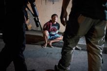 Arrestation d'un Philippin dans une opération de police antidrogue près de Manille le 28 février 2018
