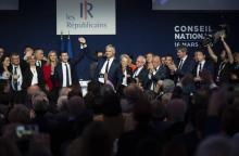 Le président des Républicains Laurent Wauquiez (d) et François-Xavier Bellamy (g), tête de liste LR aux Européennes, lors d'un Conseil national du parti, le 16 amrs 2019 à Lyon
